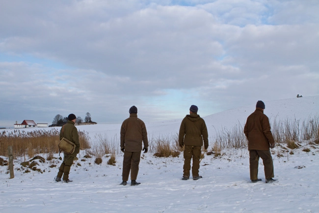 Jægere på vej på jagt. Foto Janne Bavnhøj
