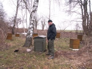 Biavler Bendt Christensen tilser sine bier