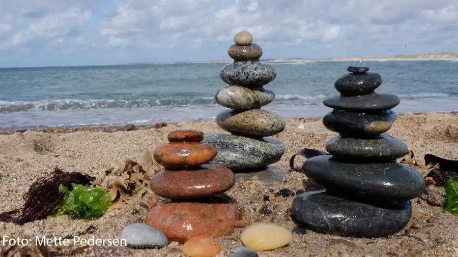 Du kan bygge flotte tårne af strand-sten. Foto: Mette Pedersen. 