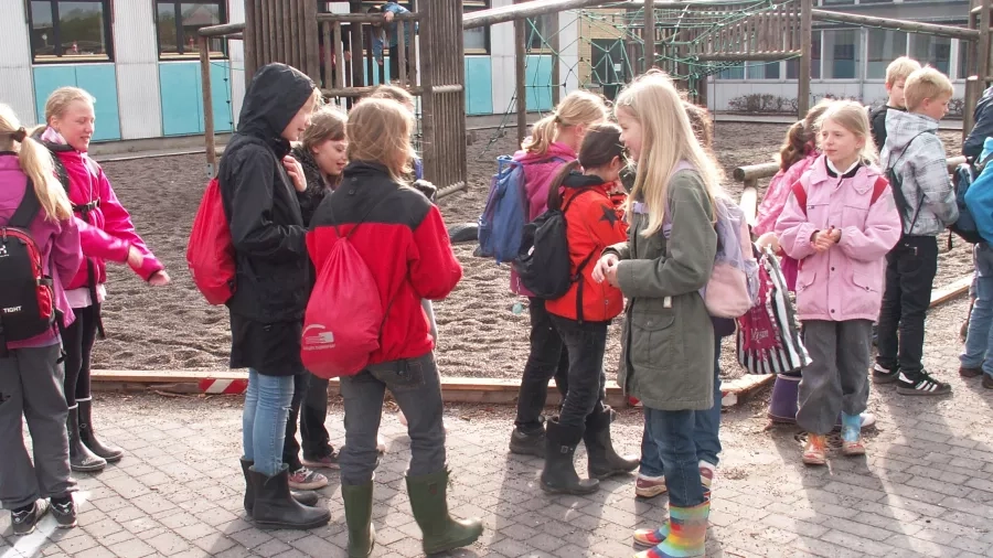 Udeskolebørn fra Syvstjerneskolen i Værløse i skolegården. Foto: Malene Bendix.