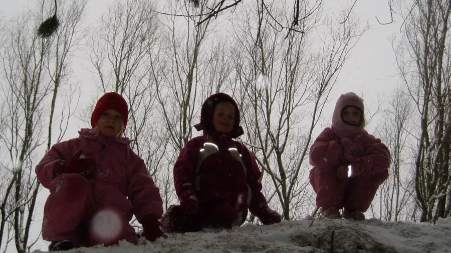 Udeskolebørn fra Hammerum skole i sne. Foto: Frank Juel.