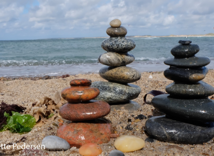 Du kan bygge flotte tårne af strand-sten. Foto: Mette Pedersen. 