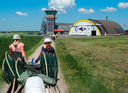 Børn på udflugt ved Avnø Naturcenter. Foto: Naturstyrelsen.